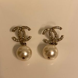 Authentic Chanel dangle pearl pierced earring